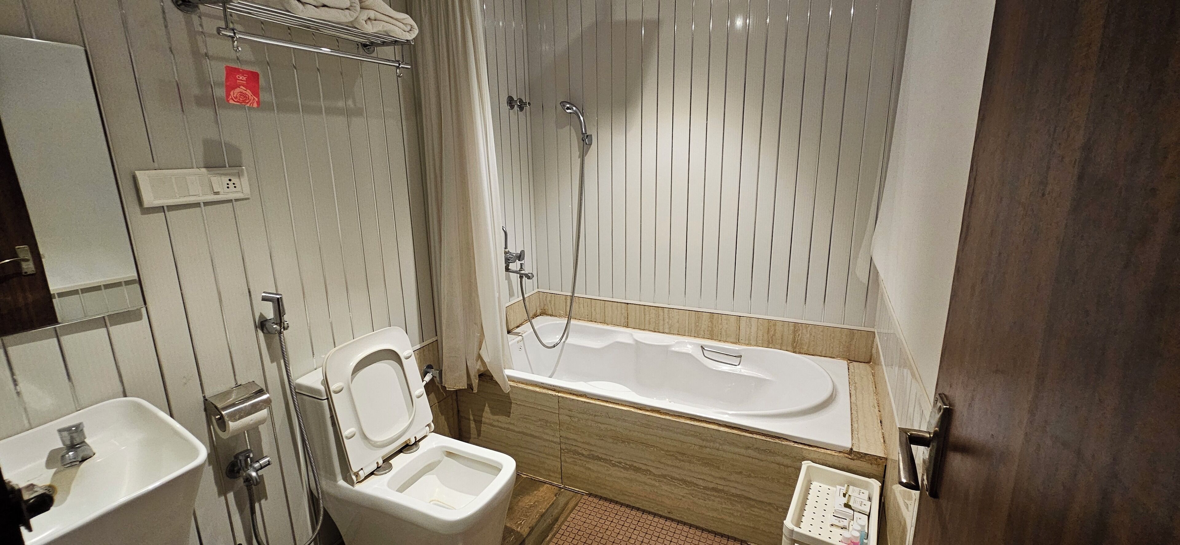 Deluxe Cottage | Bathroom