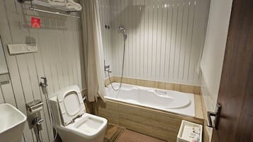 Deluxe Cottage | Bathroom