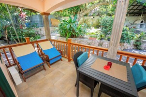 Quarto casal básico (2) | Terraço/pátio