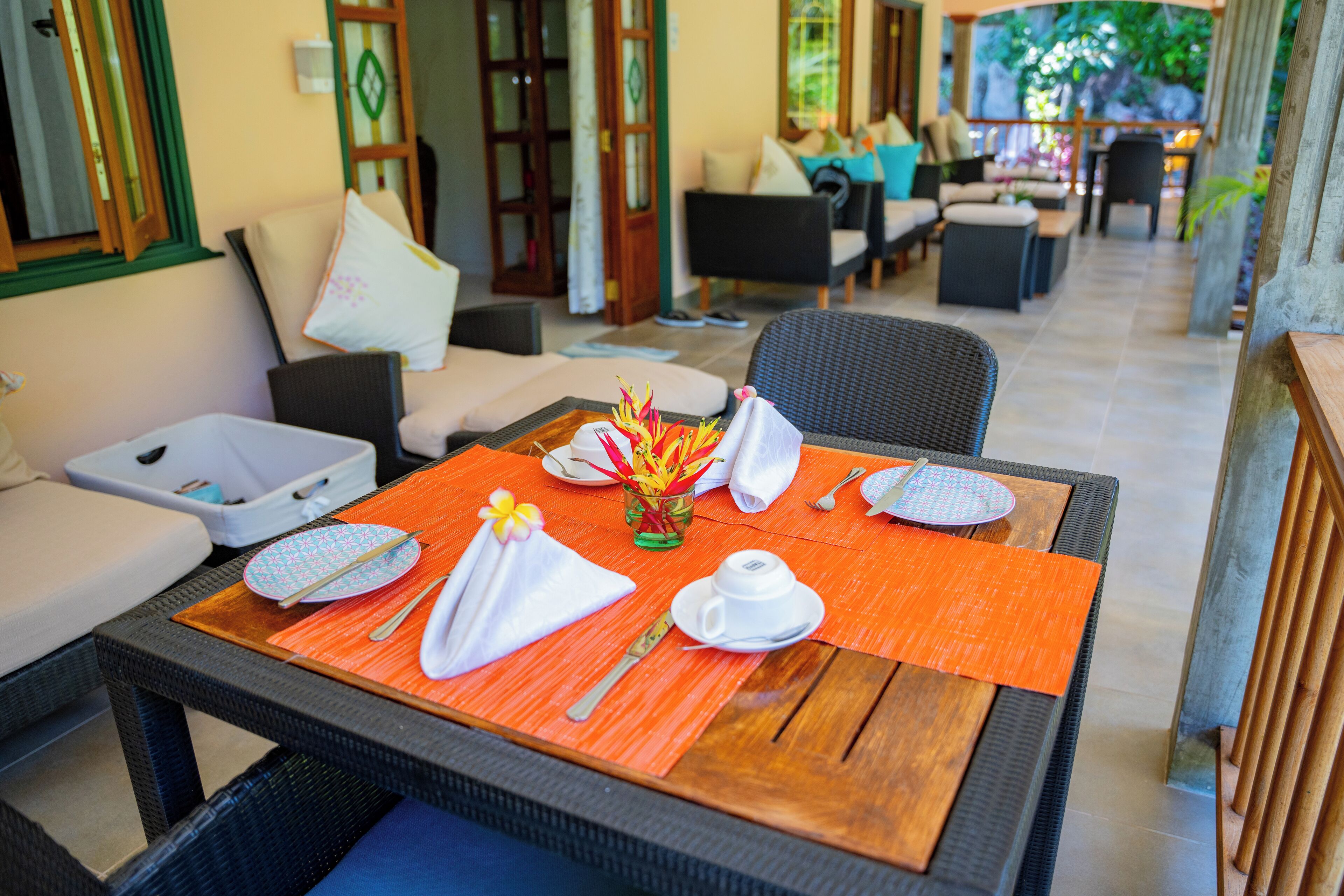 Minibar, coffres-forts dans les chambres, décoration personnalisée