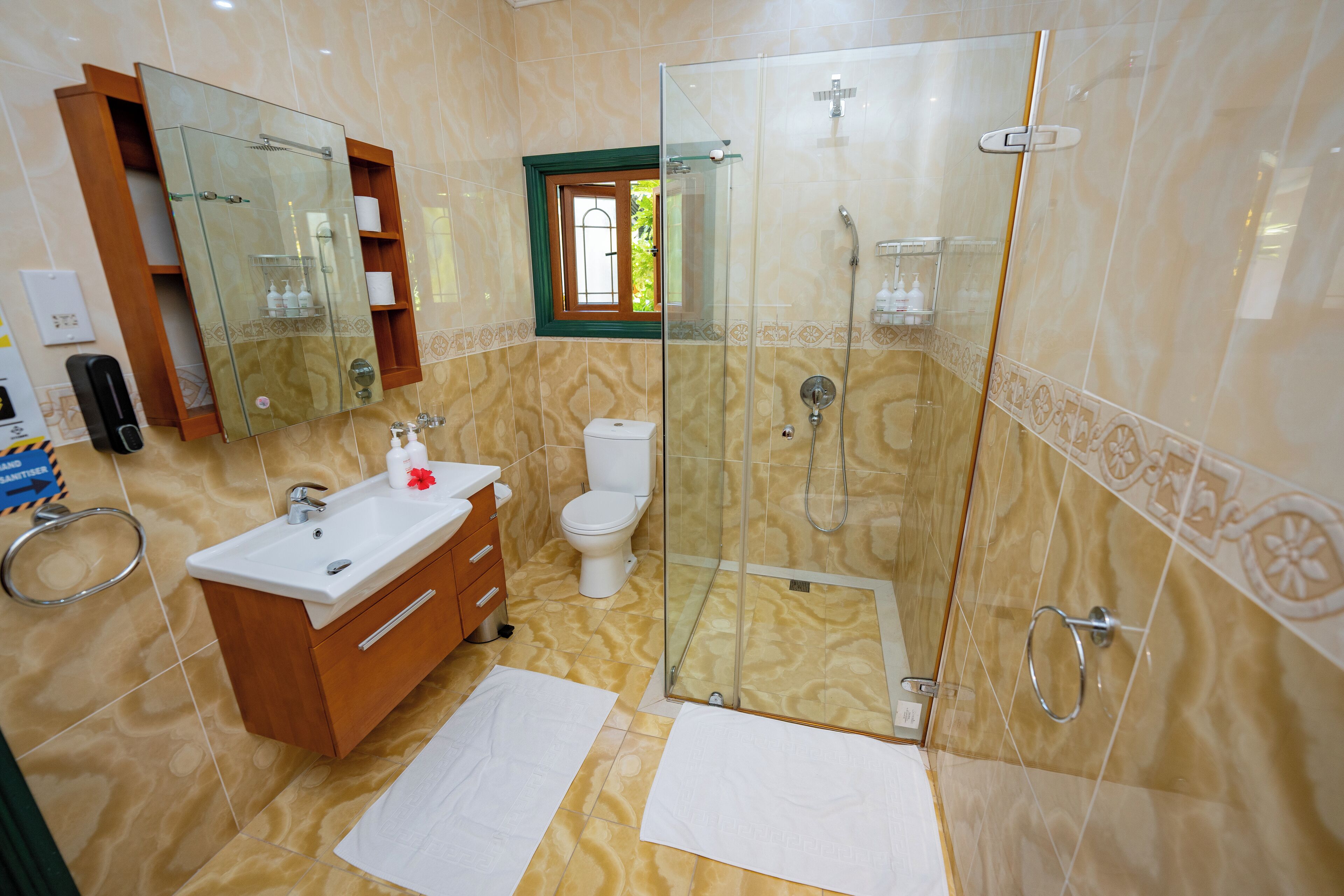 Basic-Doppelzimmer (3) | Badezimmer | Kostenlose Toilettenartikel, Haartrockner, Bidet, Handtücher