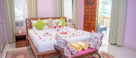 Minibar, coffres-forts dans les chambres, décoration personnalisée