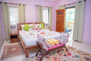 Quarto casal luxo (1) | Frigobar, cofres nos quartos, ferros/tábuas de passar roupa