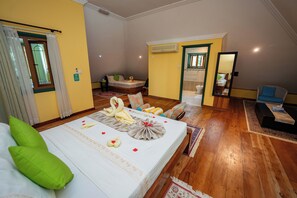 Chambre Double Familiale | Minibar, coffres-forts dans les chambres, décoration personnalisée