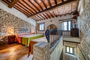 1 bedroom, free WiFi, bed sheets - Farmhouse 'Casale Storico Xvii Sec - Tulipano' with Mountain View and Shared Pool (Giano dell'Umbria)