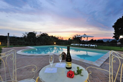 Holiday Home 'Casale Storico XVII Sec - Rosa' with Mountain View, Shared Pool and Wi-Fi
