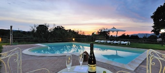 Holiday Home 'Casale Storico XVII Sec - Rosa' with Mountain View, Shared Pool and Wi-Fi