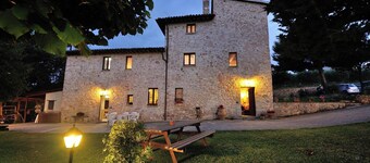 Holiday Home 'Casale Storico XVII Sec - Rosa' with Mountain View, Shared Pool and Wi-Fi