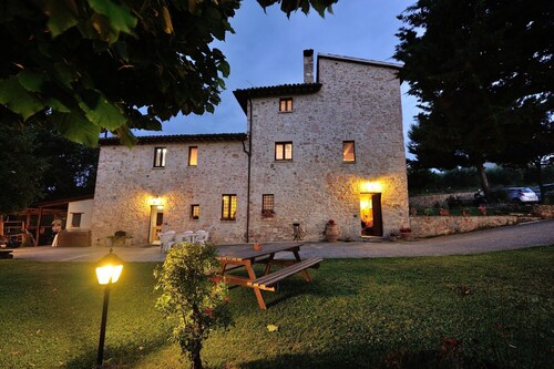 Holiday Home 'Casale Storico XVII Sec - Rosa' with Mountain View, Shared Pool and Wi-Fi