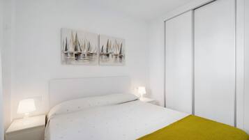 2 slaapkamers, een strijkplank/strijkijzer, gratis wifi, beddengoed