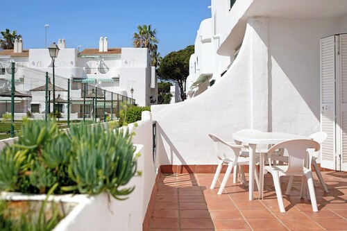 Apartment 'De La Barrosa' with Sea Views, Wi-Fi and Air Conditioning