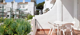 Apartment 'De La Barrosa' with Sea Views, Wi-Fi and Air Conditioning