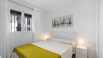 2 bedrooms, iron/ironing board, free WiFi, bed sheets