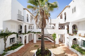 Property grounds - Ground Floor Apartment with Terrace on the Beachfront (Chiclana de la Frontera)