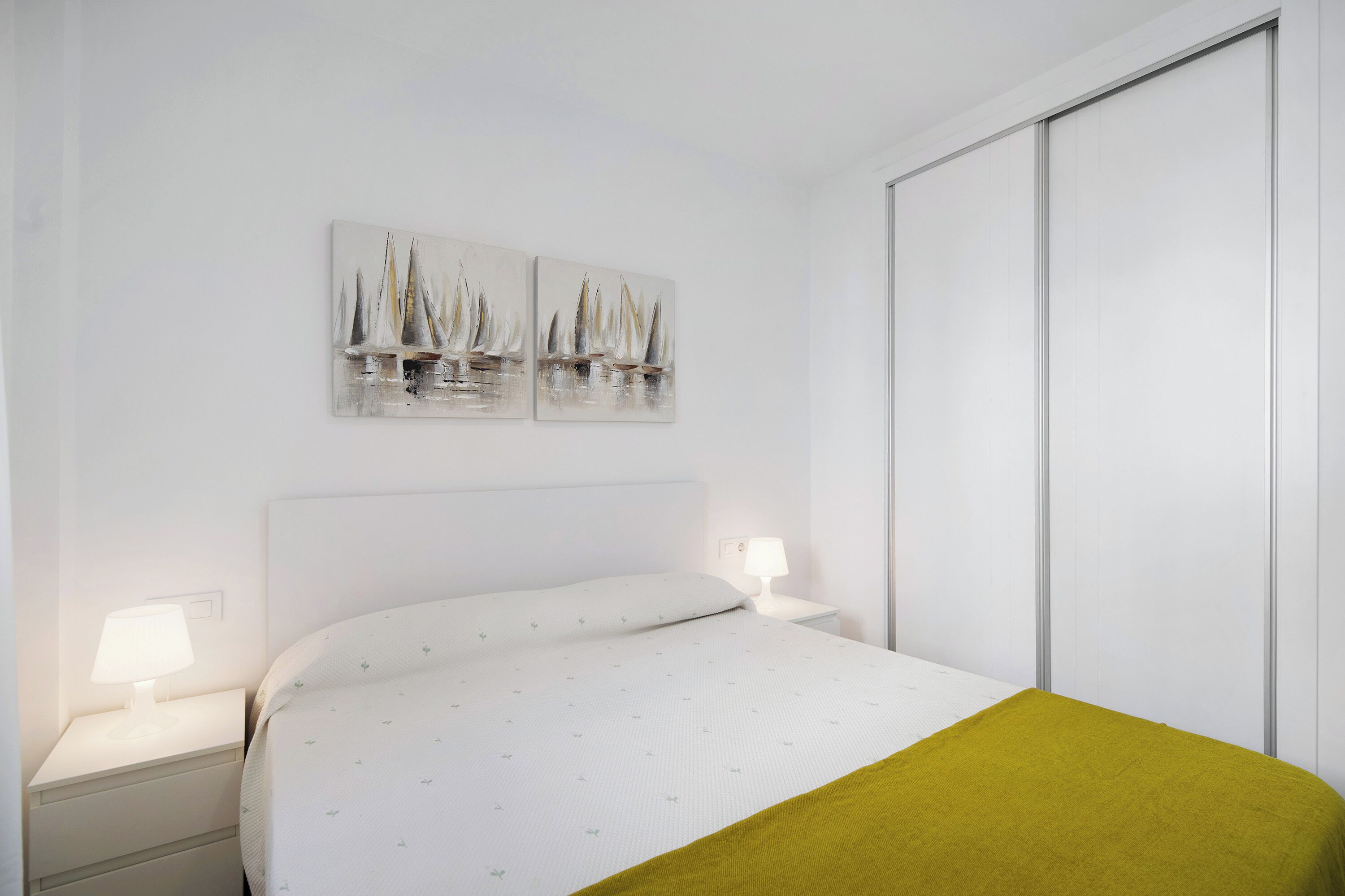 2 slaapkamers, een strijkplank/strijkijzer, gratis wifi, beddengoed