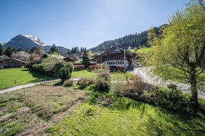 Property grounds - Apartment 'Chénives 1 - Morzine' with Mountain View, Shared Garden and Wi-Fi (Morzine)