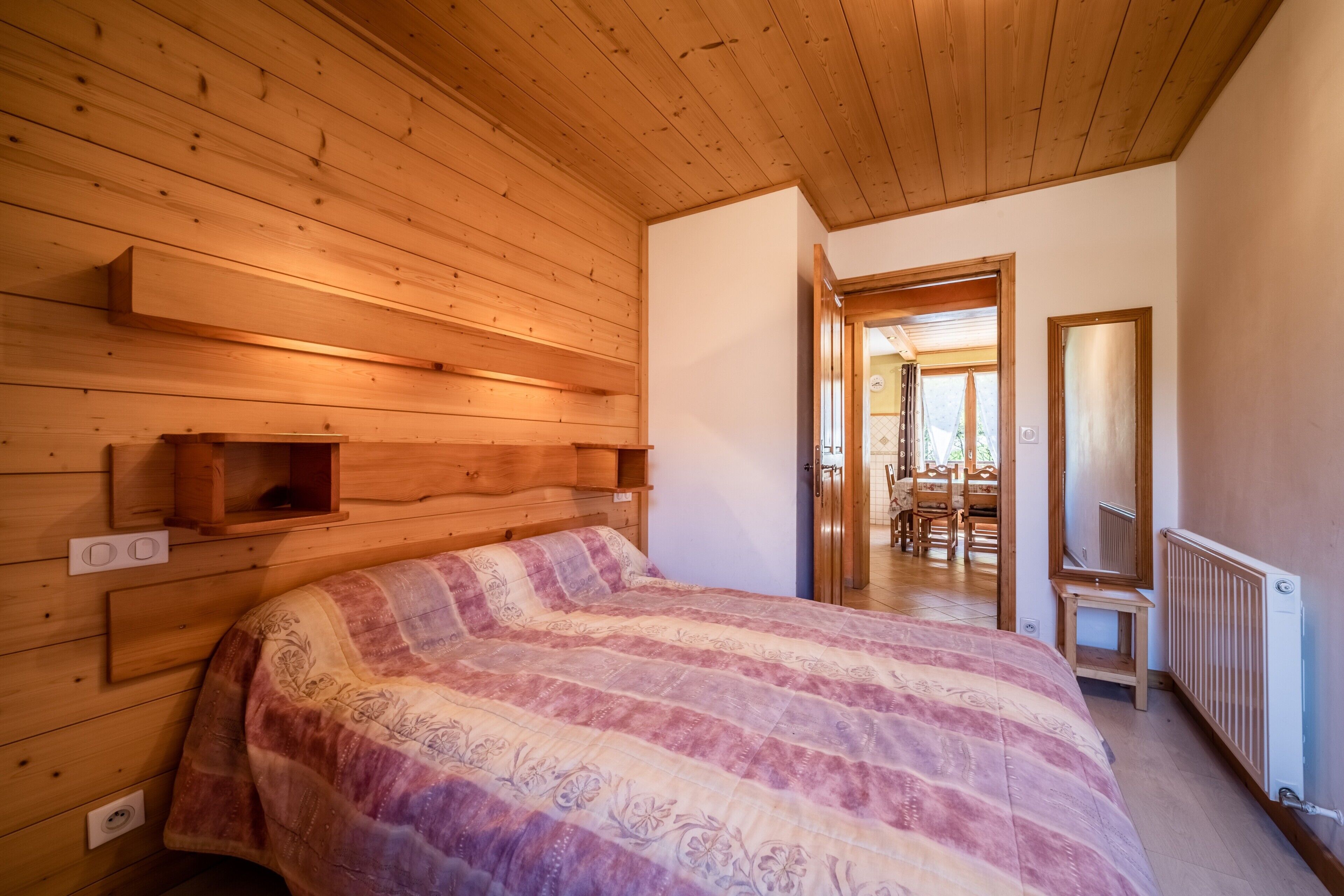 2 slaapkamers, een strijkplank/strijkijzer, gratis wifi