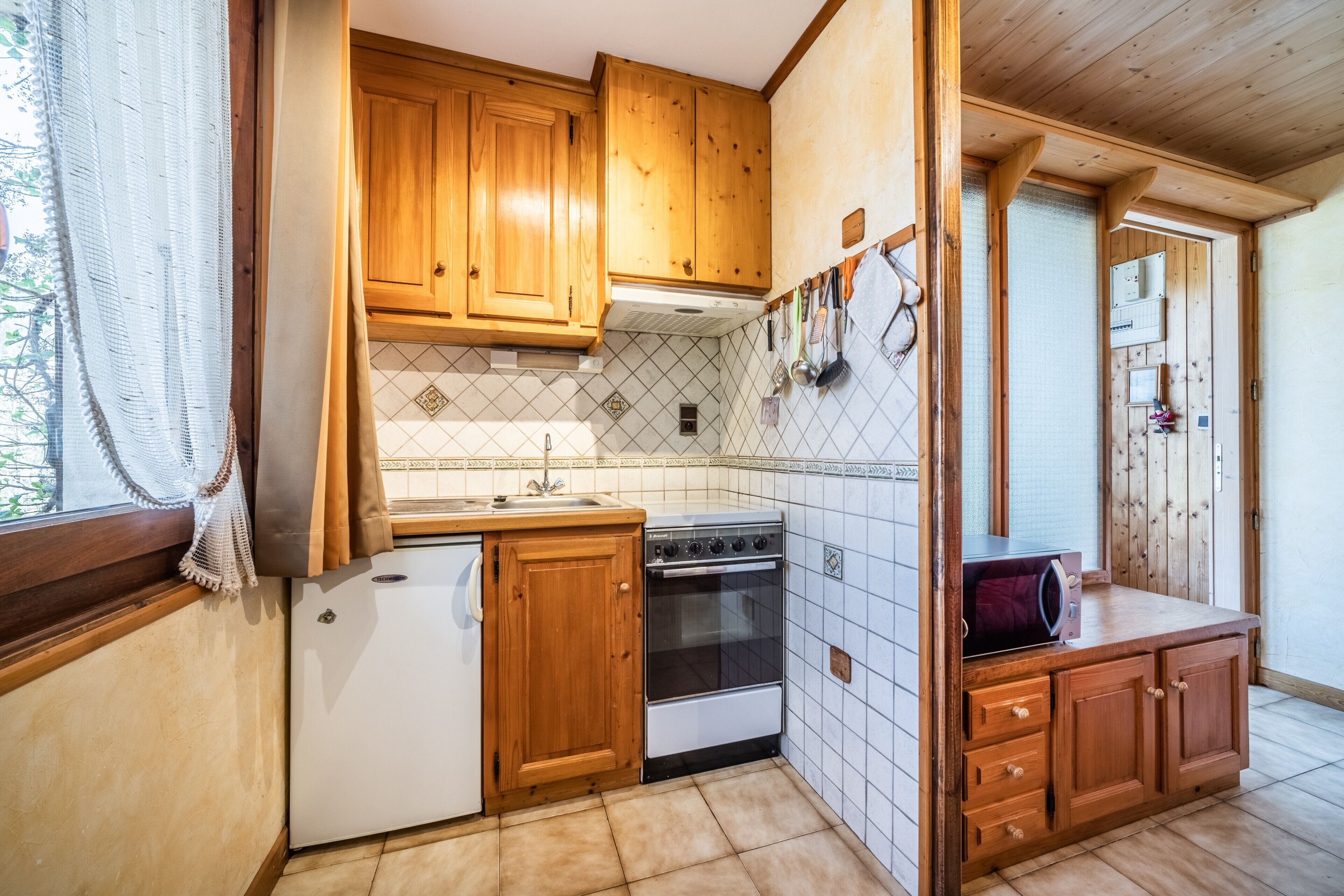 Refrigerador, microondas, horno, placa de cocina