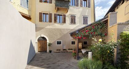 Ferienwohnung Haus Predaia mit Bergblick, Garten und WiFi