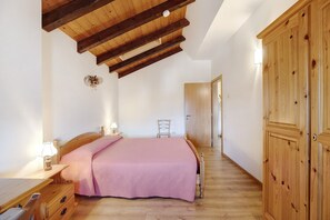 1 غرفة نوم ومكواة/لوح كي وواي فاي مجانًا وملاءات أسرّة