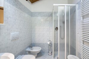 تجهيزات دش، مجففات شعر، مناشف