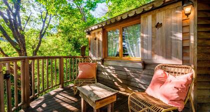 Cabane "King Louie and Mowgli" avec piscine naturelle partagée et 2 terrasses