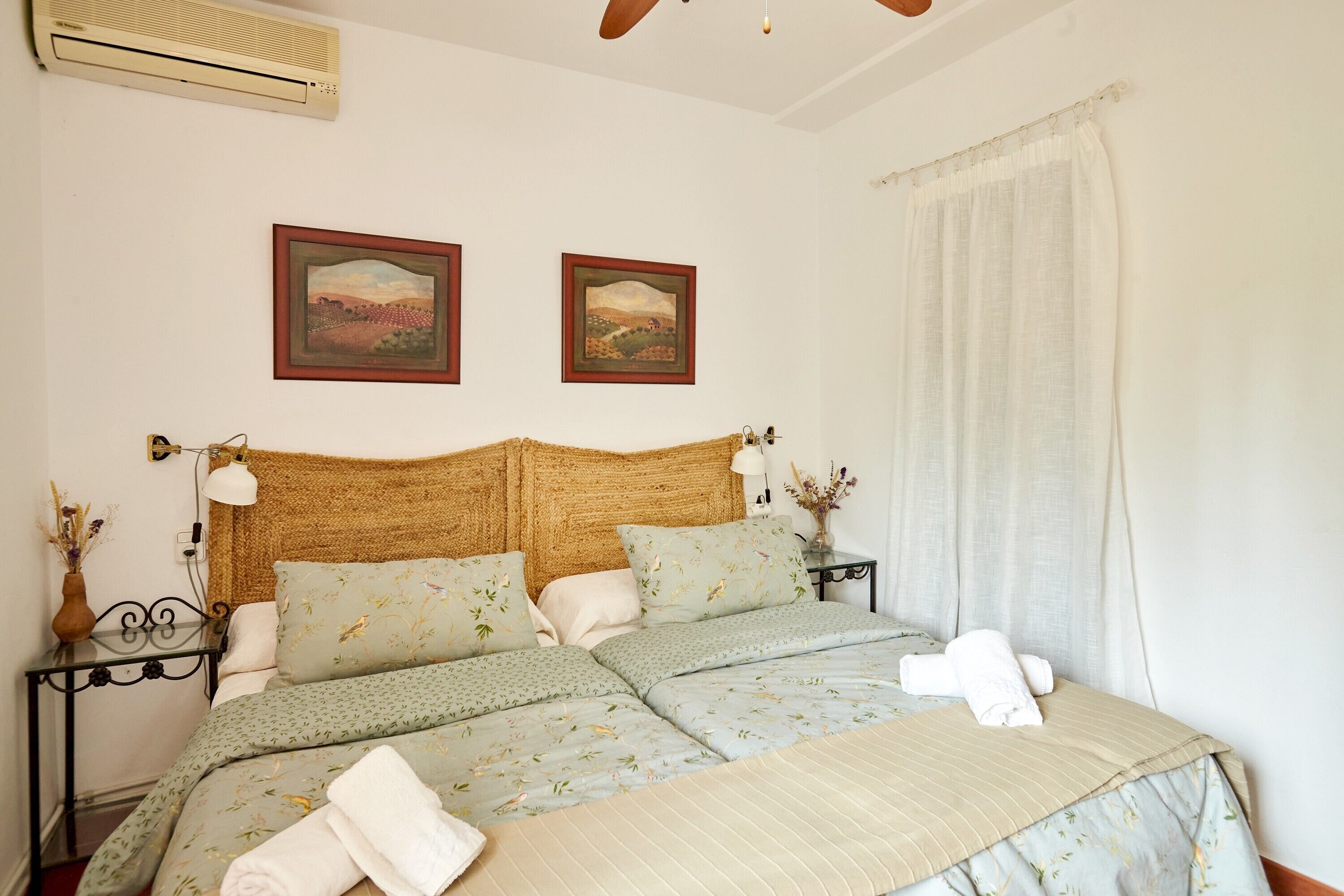 5 bedrooms, iron/ironing board, free WiFi, bed sheets