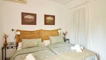 5 bedrooms, iron/ironing board, free WiFi, bed sheets