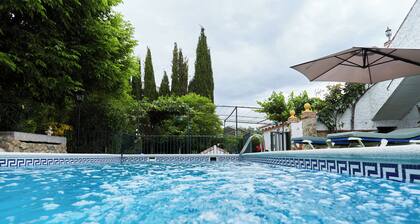Casa de vacaciones 'Alojamiento Rural Marien' con vistas a la montaña, piscina, jardín y Wi-Fi