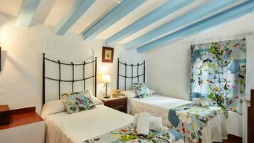 5 bedrooms, iron/ironing board, free WiFi, bed sheets