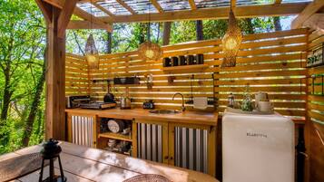 Frigorífic, forn, placa de cuina i cafetera i tetera