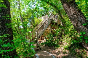 Property grounds - Holiday Treehouse "Shere Khan" with Shared Pool, 2 Private Terraces & Wi-Fi (Saint-Paul)