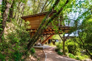 Exterior - Holiday treehouse "Bagheera" with Shared Pool, Private Terrace & Wi-Fi (Saint-Paul)