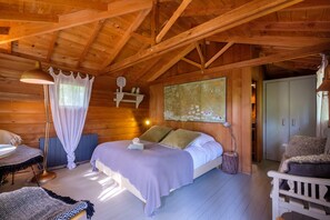 1 bedroom, free WiFi, bed sheets - Holiday treehouse "Bagheera" with Shared Pool, Private Terrace & Wi-Fi (Saint-Paul)