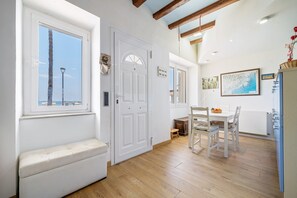 Interior - Holiday Home "Voramar" with Sea View & Wi-Fi (Torredembarra)