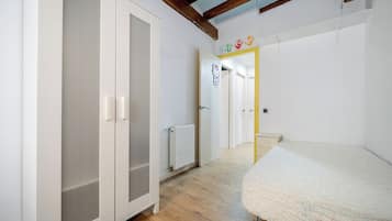 3 bedrooms, free WiFi, bed sheets