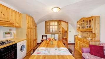 Frigorifero, forno, piano cottura, macchina per tè/caffè