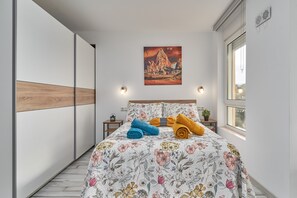 Iron/ironing board, free WiFi, bed sheets