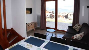 Televisie en een open haard