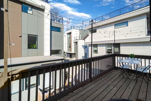 The Spot- King Bed, Balcony, BBQ
