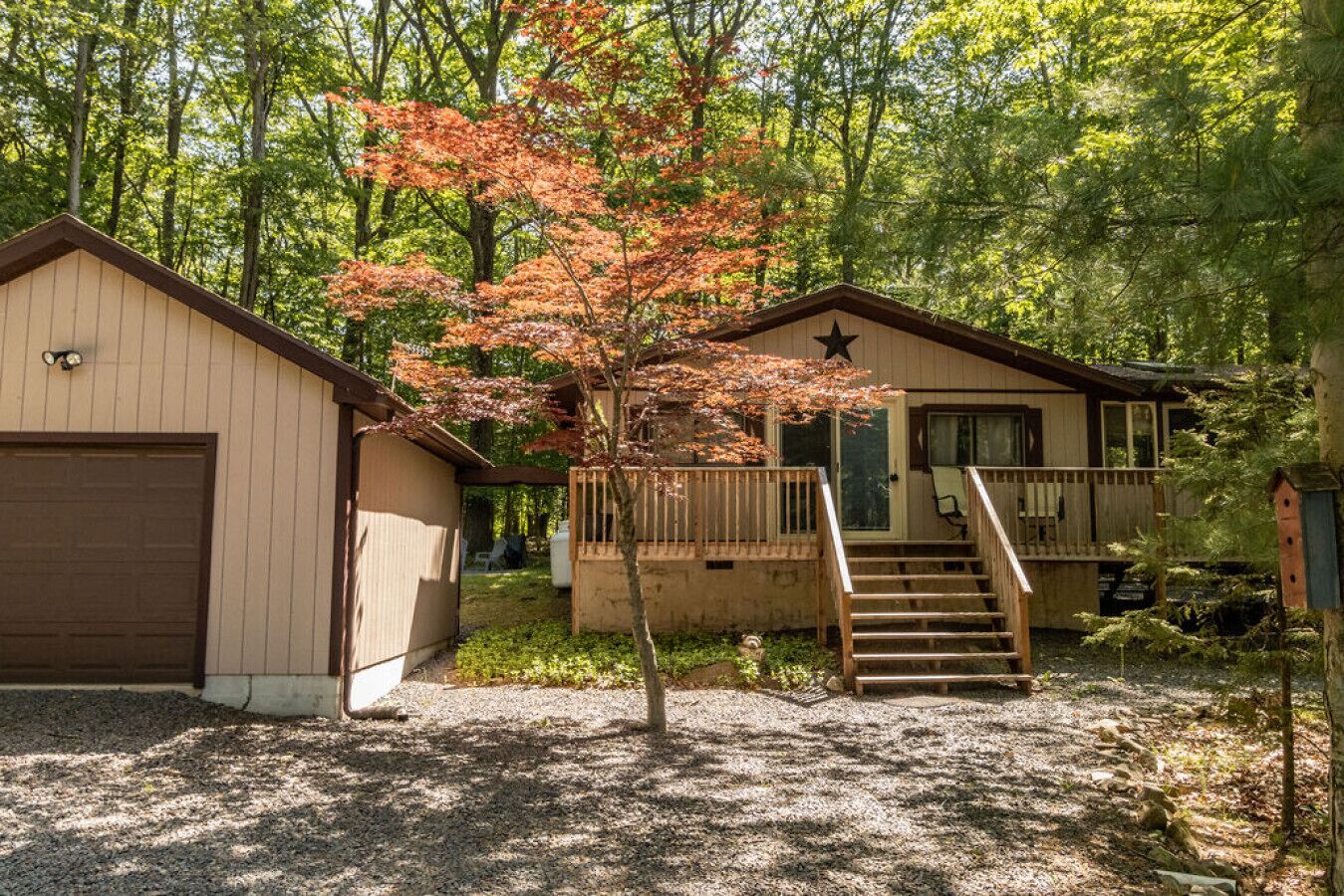 Cozy/Bungalow, hot tub~private beaches~lakes