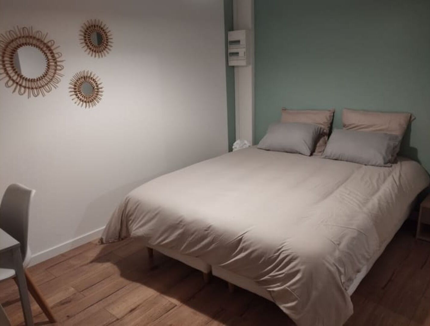 1 dormitorio, tabla de planchar con plancha, cuna de viaje y wifi gratis