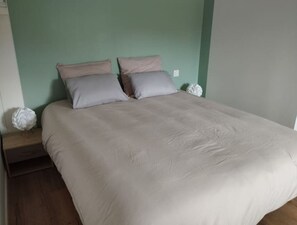 1 bedroom, iron/ironing board, travel crib, free WiFi - Cosy cottage in the heart of nature with swimming pool (Grazac)