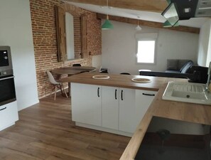 Frigorífic, microones, forn i placa de cuina