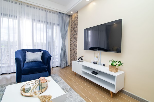 TV - Amani Suite (Nairobi)
