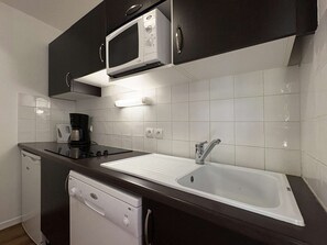 Fridge, dishwasher, cookware/dishes/utensils