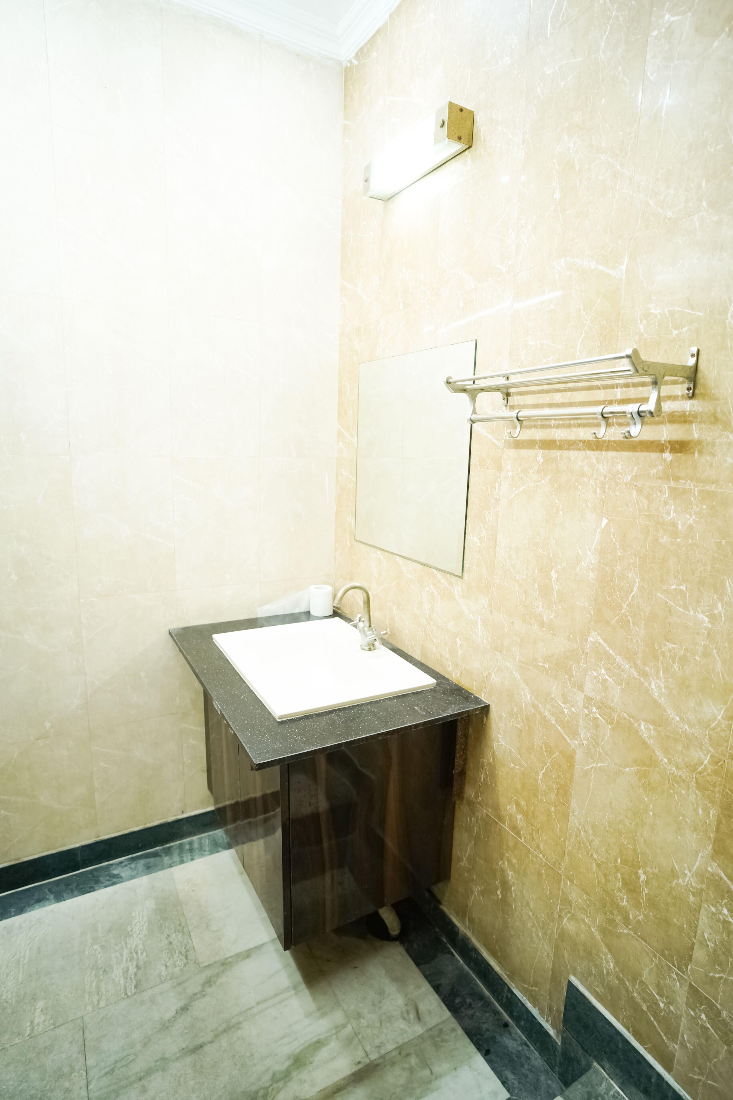 Roomshala 011 Hotel Oscar