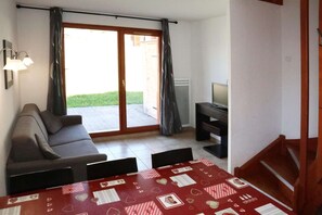 TV - Semi-detached chalet in a luxury residence (LES ORRES 1800)