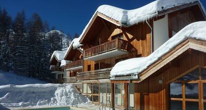 Semi-detached chalet in a luxury residence