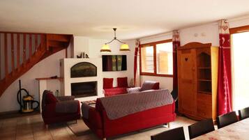 Télévision, cheminée